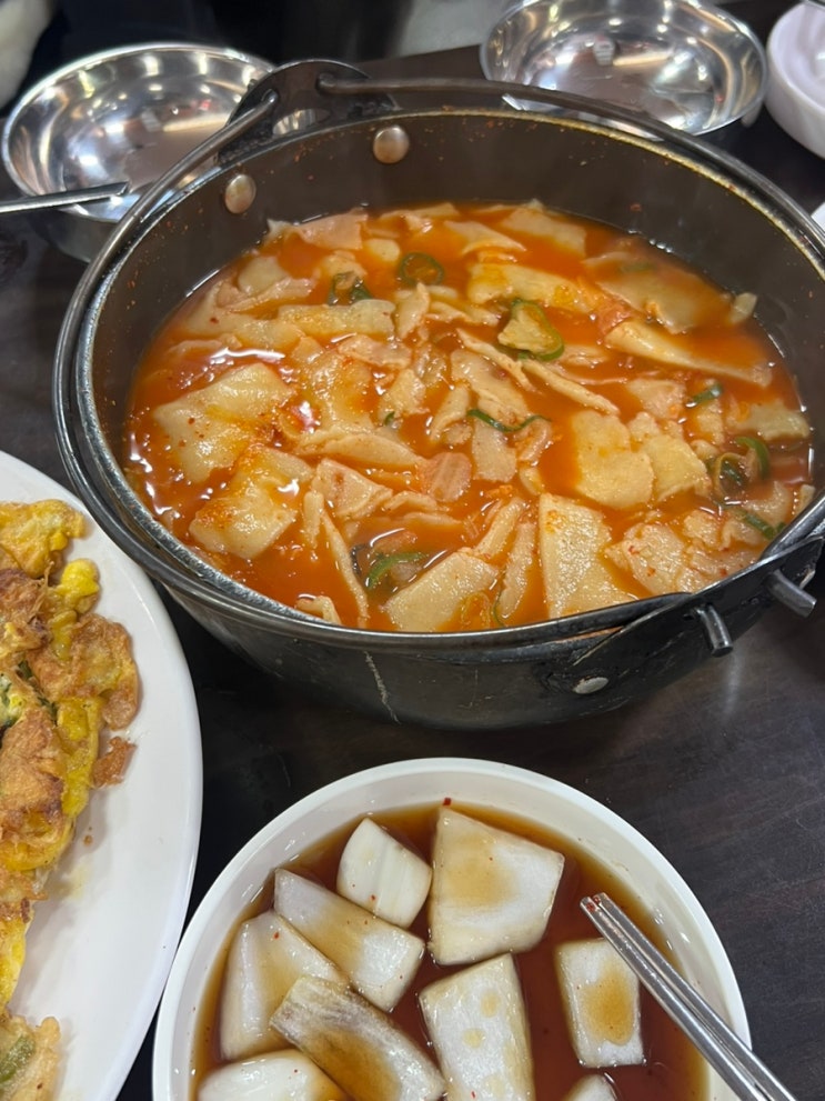  [ 체부동잔치집 ] 서촌 - 칼국수, 수제비, 파전 맛집 (대통령도 다녀간집)