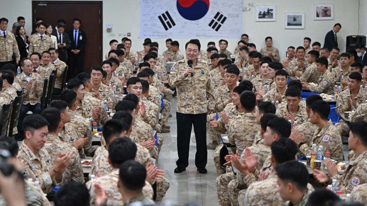 <b>아크부대 격려</b> 방문_윤대통령 실언 "이란은 UAE의 최대의... 