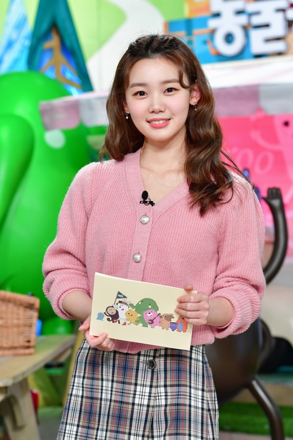 '최연소 아나운서' 김수민, 엄마 성씨 따라 아들 출생신고..."성평등에 보탬되길" '최연소 아나운서' 김수민, 엄마 성씨 따라 아들 출생신고..."성평등에 보탬되길"