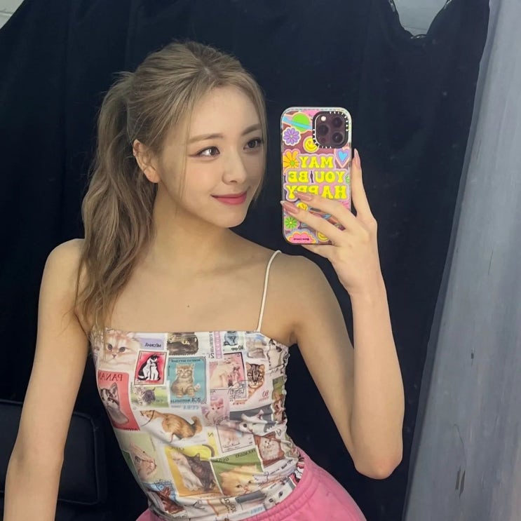 '골반 미인' 있지(ITZY) 멤버 유나, 크롭티 핫팬츠 입고 우월한 보디라인 뽐내자 시선 집중 '골반 미인' 있지(ITZY) 멤버 유나, 크롭티 핫팬츠 입고 우월한 보디라인 뽐내자 시선 집중