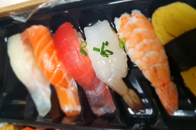  초밥엔 샴페인! 수원 우만동 맛집 로지우라스시 포장 후기