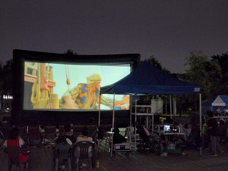  레이저 빔프로젝터 렌탈 1만안시, 16000안시, 공연장, 박물관, 미술관, 홍대, 강남, 강서, 강동, 성수동 출장렌탈 해드립니다.