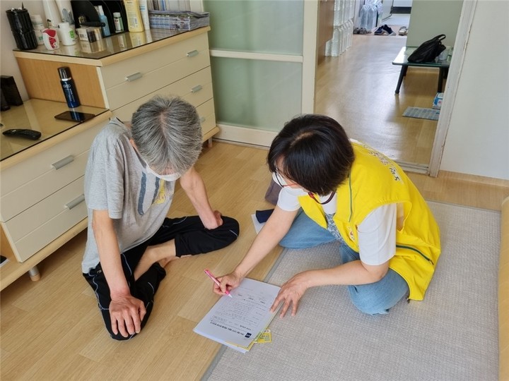 고독사 위험 살피는 '우리동네돌봄단'…올해 확대 운영 고독사 위험 살피는 '우리동네돌봄단'…올해 확대 운영