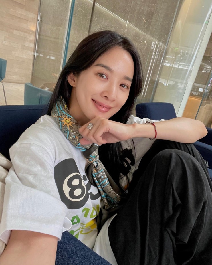 '슬램덩크 덕후' 이청아, 한정판 운동화 수집 중...신발장 공개 직후 뜨거운 반응 폭발해 '슬램덩크 덕후' 이청아, 한정판 운동화 수집 중...신발장 공개 직후 뜨거운 반응 폭발해