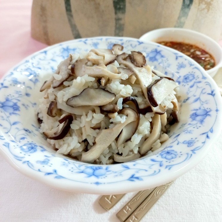 참기름 향 가득한 표고버섯 솥밥 만드는 법   영양만점 표고버섯 솥밥 레시피  누룽지까지 먹는 표고버섯 솥밥 만들기