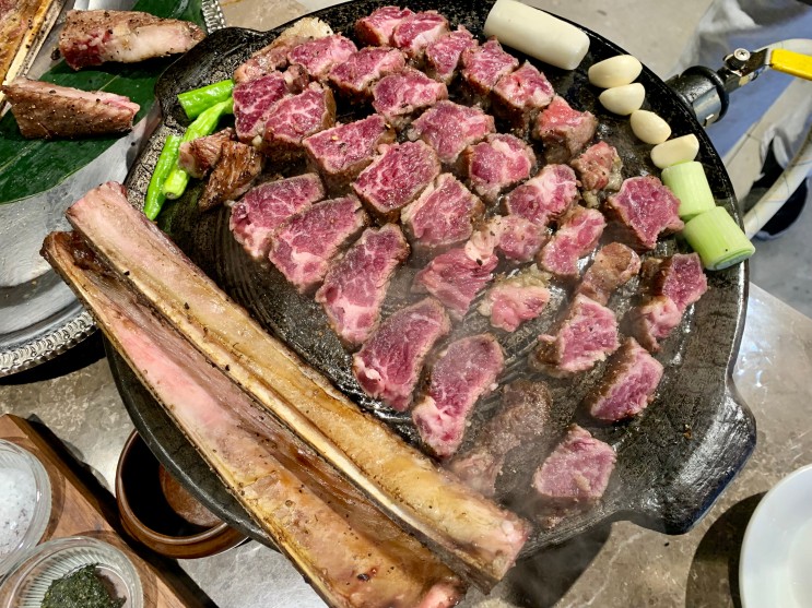 울산 삼산동 고기집, 짚불구이 우대갈비 전문점 육향