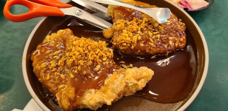  서울시 여의도에서 현대백화점 더현대 서울 홍콩 음식 맛집인 [호우섬] 입니다.