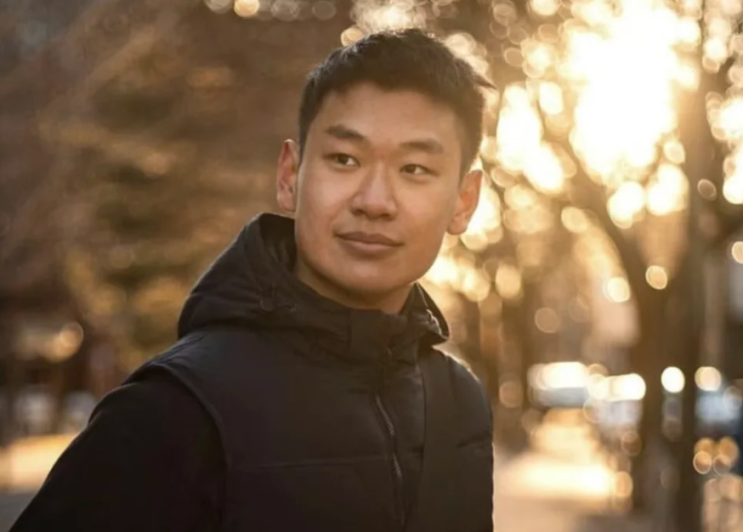이 22살의 소년은 쓰기가 영원히 바뀌기 전에 채팅 GPT에서 우리를 구하려고 합니다 이 22살의 소년은 쓰기가 영원히 바뀌기 전에 채팅 GPT에서 우리를 구하려고 합니다