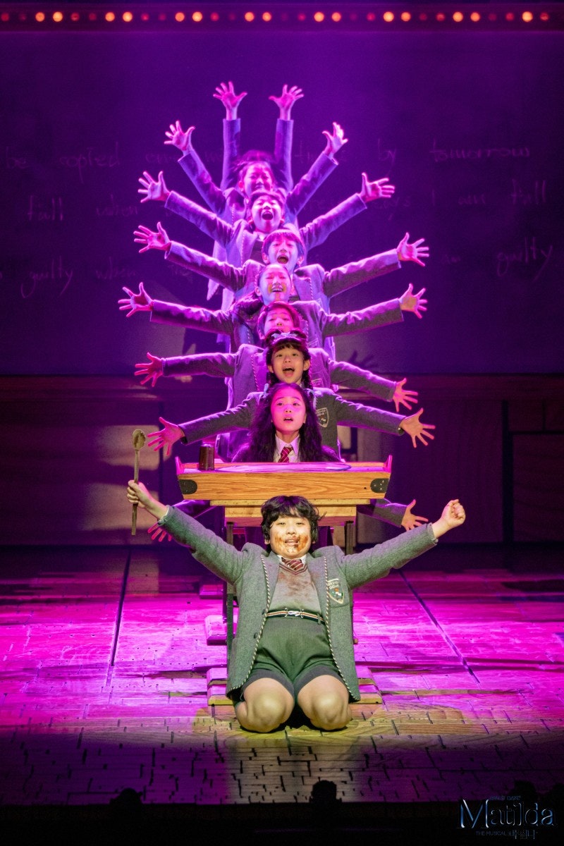 뮤지컬 마틸다] 한뮤어 신인상 받은 주인공들 바로 만나기 | 맏언니 연우틸다와 코딱지팀(진연우, 최재림, 방진의, 최정원, 차정현 외)  : 네이버 블로그, image size:800x1200