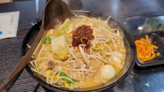  재료 고를 필요없는 마라탕 한 그릇 & 바삭 쫀득 꿔바로우 외동 마라탕 '양 한 마리'