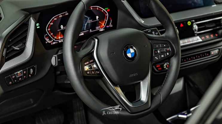 BMW 120i 핸들 열선 튜닝 정보, 순정 같은 자연스러운 튜닝.