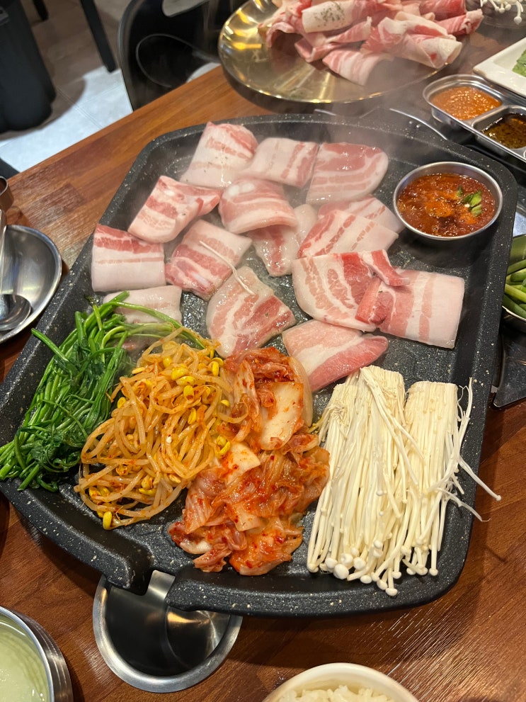  천안 두정동 삽겹살 맛집 - [나나집]에서 냉삼과 차돌박이 세트 먹었습니다!