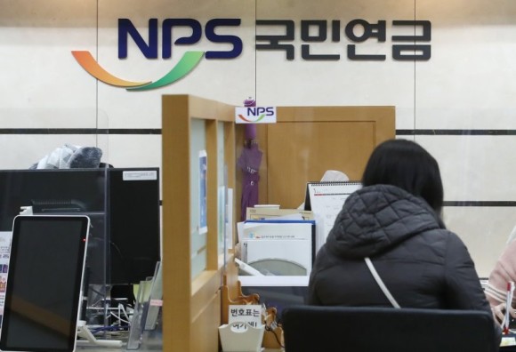 실직자는 되고, 저소득층은 안돼요?..국민연금 지원 형평성 논란 실직자는 되고, 저소득층은 안돼요?..국민연금 지원 형평성 논란
