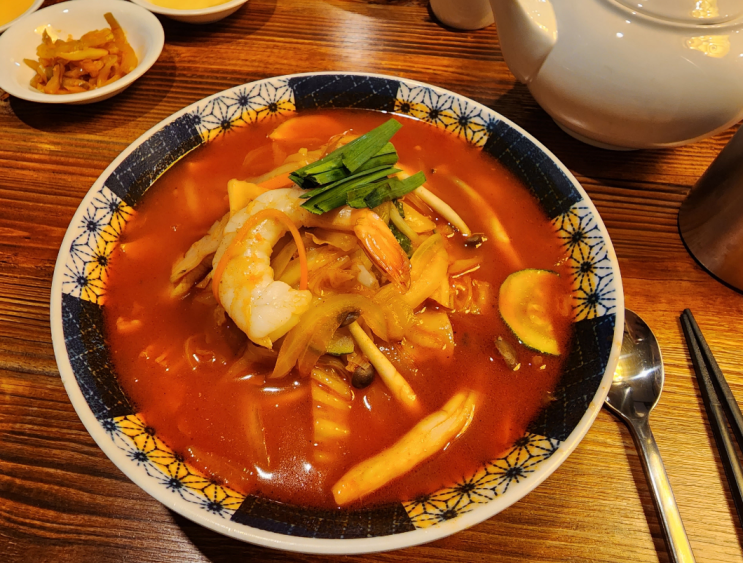  얼큰한 짬뽕 한그릇 진짜 배불러요