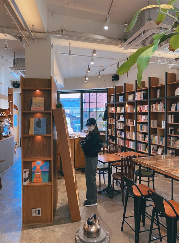  속초 독립 서점 [ 완벽한 날들 ] / 속초 시외 버스 터미널 근처 숙소