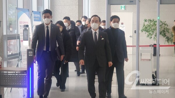 공직<b>선거법</b> 위반 혐의 박상돈 <b>천안시장</b> 첫 재판 열려
