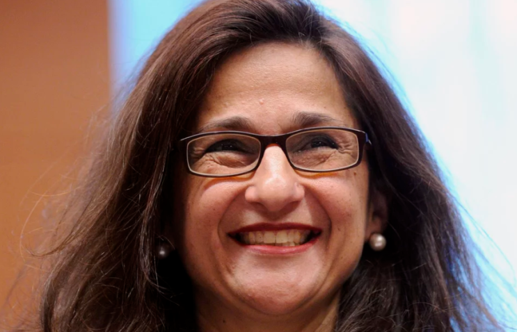 Nemat Shafik은 Columbia 대학에서 총장이 된 첫 번째 여성으로 임명되었습니다 Nemat Shafik은 Columbia 대학에서 총장이 된 첫 번째 여성으로 임명되었습니다
