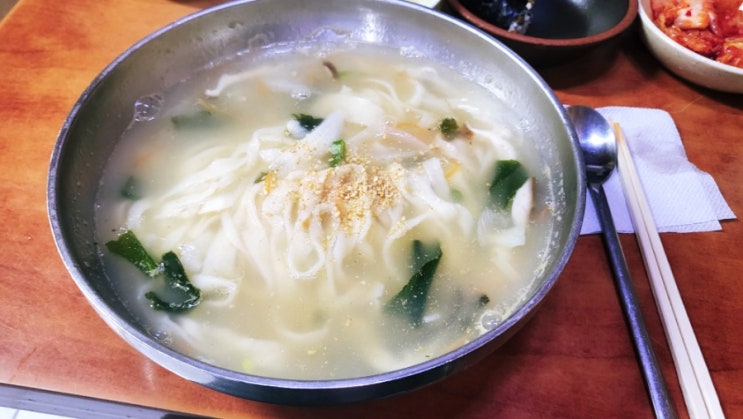  수영시장 맛집  팔조면가 손 칼국수 꼬마김밥와 칼국수 조합 최고!