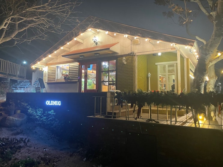  부산 송정 해변이 보이는 올드머그 카페