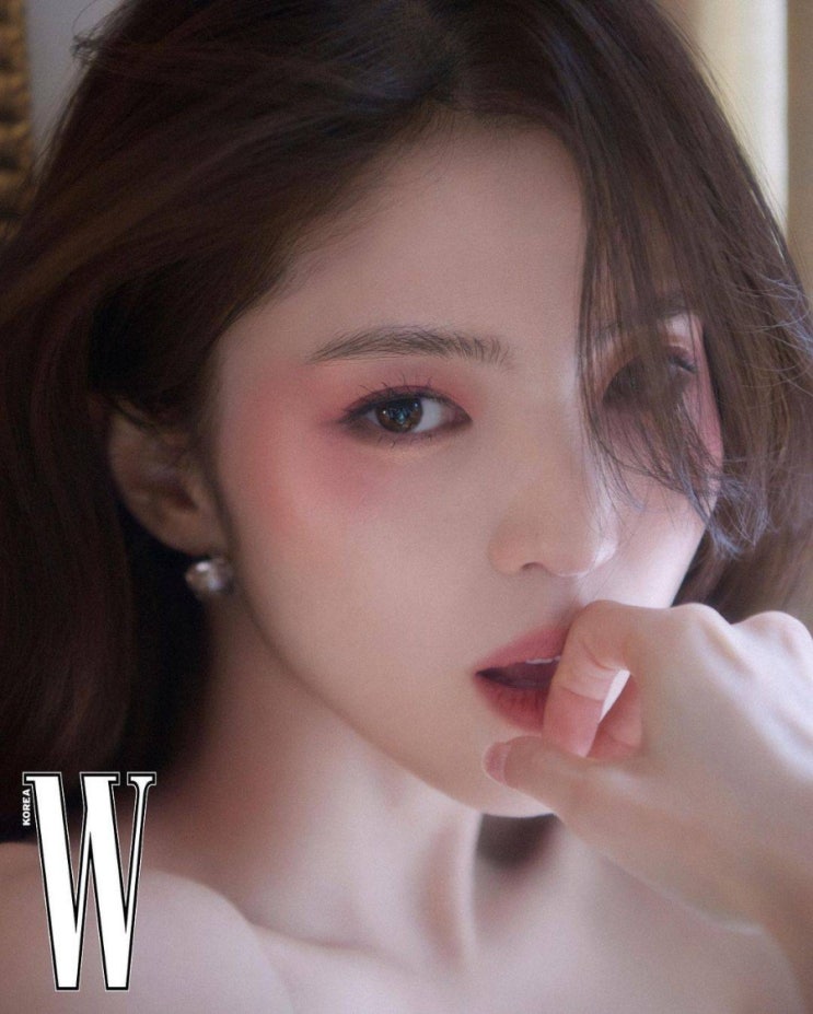  한소희 W Korea Beauty 커버 사진 모음 aka 발렌시아가 엠버서더