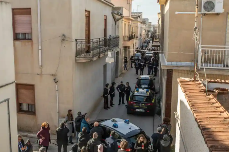 이탈리아 경찰은 체포된 마피아 보스의 '비밀 벙커'로 의심되는 것을 발견했습니다