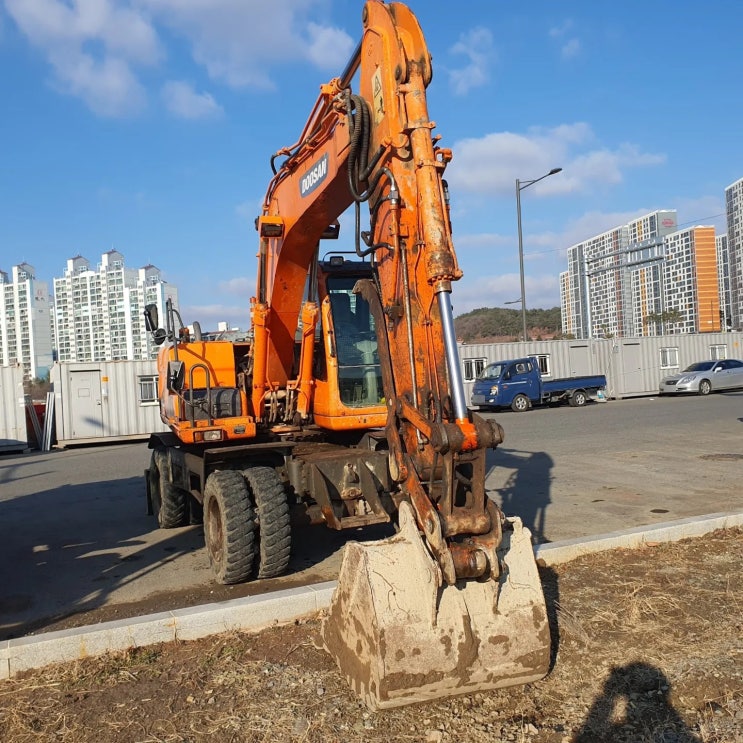 두산 DX140W 2013년식 5300만원 판매합니다. 두산 DX140W 2013년식 5300만원 판매합니다.