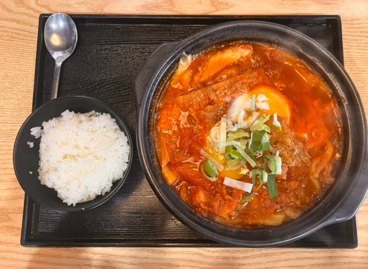 독산역 맛집 히노아지 돈가스 토핑이 올려진 얼큰한 김치가츠나베