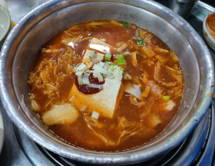 천호 로데오거리 뒷골목 김치찌개 전문점 '천호 양푼탕'