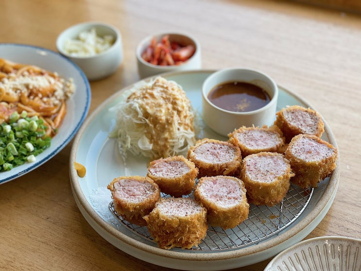  부산 기장 바다가 내 앞에 오션뷰 카츠 맛집 료코 (주차 가능)