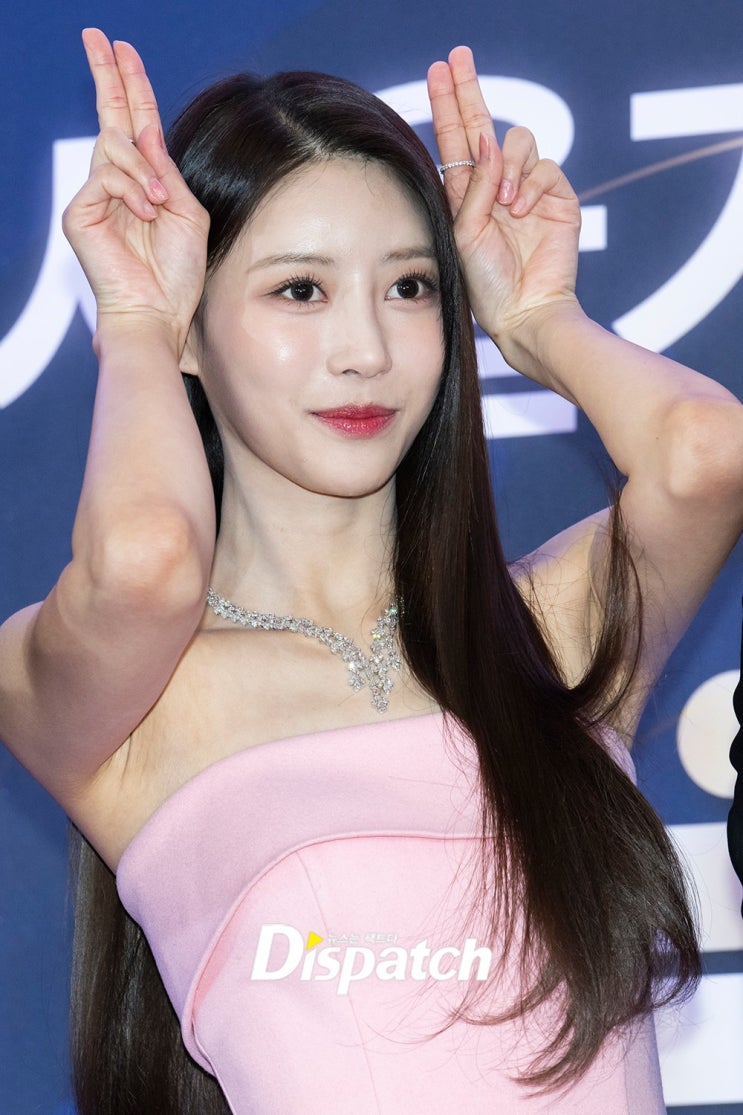 이미주, "나 시집 가요" 핑크빛 드레스 입고 신부 자태 자랑하며 생방송 '돌출 농담' 화제 만발 이미주, "나 시집 가요" 핑크빛 드레스 입고 신부 자태 자랑하며 생방송 '돌출 농담' 화제 만발