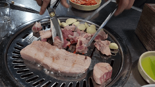  망원 한강껍데기 연예인 맛집 삼겹살 맛집 사이드도 맛있다.