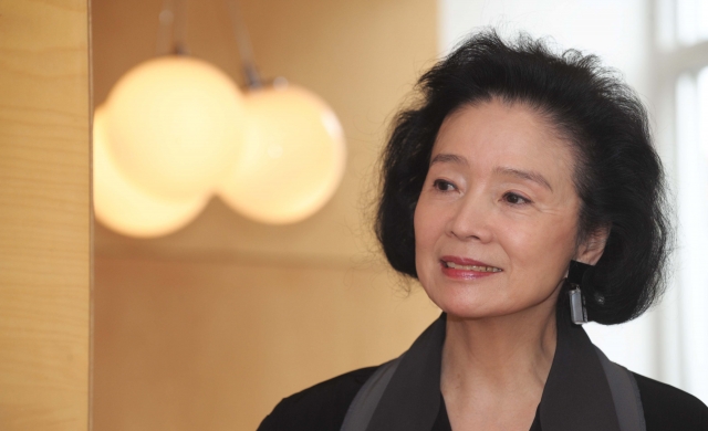 투병 중 <b>프랑스</b> 파리서 <b>별세</b>. 향년 79세 ※ 애도와 추모. 백건우.