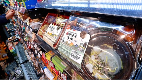 결식아동들의 '급식 천사'로 뜬 편의점 알바…그 슬픈 사연 결식아동들의 '급식 천사'로 뜬 편의점 알바…그 슬픈 사연