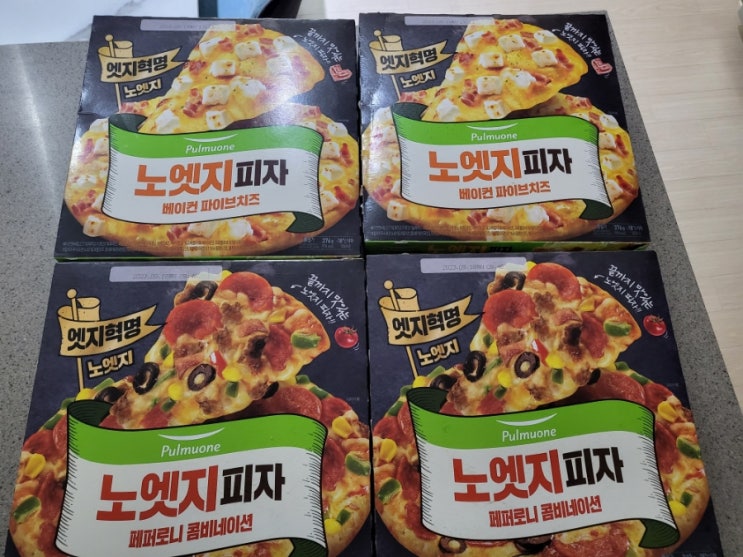  풀무원 노엣지 피자 베이컨 파이브치즈와 페퍼로니 콤비네이션