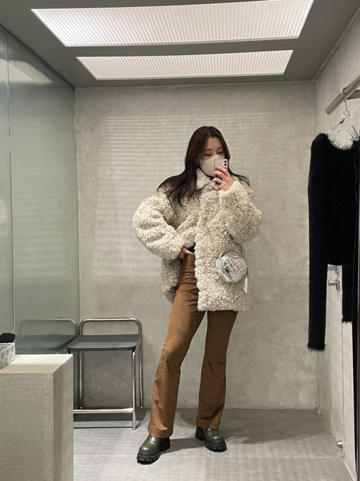 와이드 팬츠 러버의 스웨이드 부츠컷 데일리룩 코디 (MINERAL)