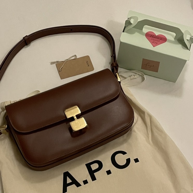  아페쎄 그레이스 바게트백 후기 (A.P.C. Baguette bag)