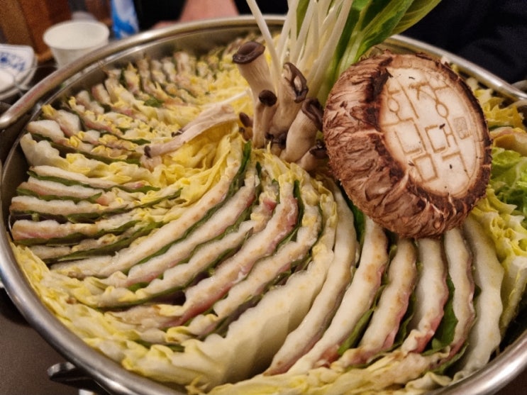  강남역낮술 '회장님댁강남역점' 밀푀유나베&소고기김치전