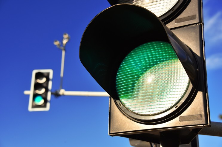 2023년 1월 22일부터 우회전 신호등이 있으면 '녹색화살표' 신호에만 우회전하세요! 우회전 방법