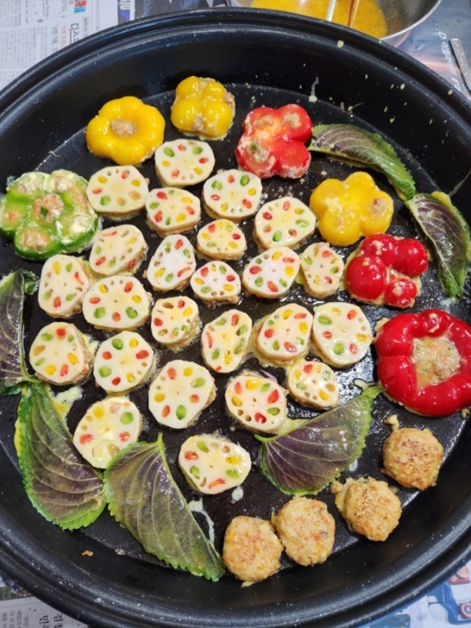  설날 음식 맛자랑 (연근전 예술만두 핑크칼국수)
