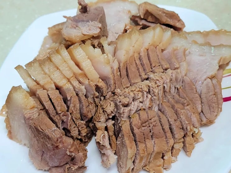  수육 맛있게 부드럽게 삶는 법 삶는 시간 알려드려요