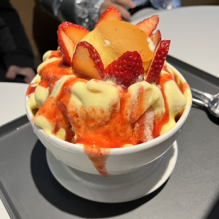  대구 동성로 슈크림 러버라면 꼭 가봐야할 커스터드 푸딩 빙수 맛집: 카페 루시드