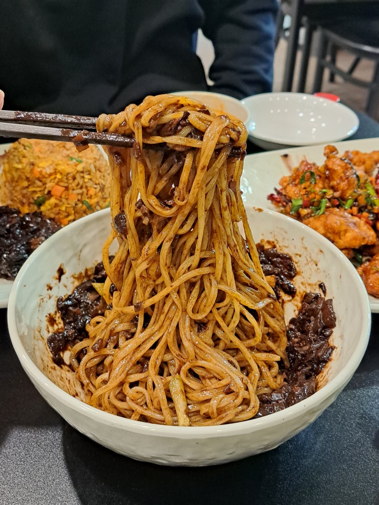  인천 차이나타운 중국집 꾸덕한 유니짜장이 있는 '아방성'