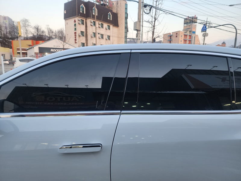 충주 레이노 S9 썬팅 시공을 위해 오토튠 방문