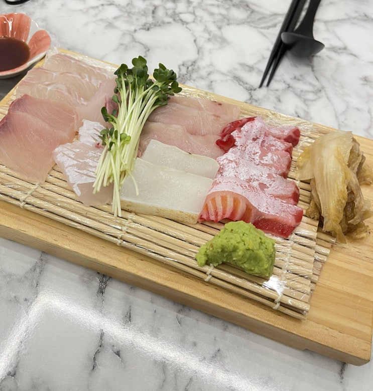  수원 인계동 붉은 연어와 초밥이 맛있는 '벚꽃스시', 데이트 코스로 제격!