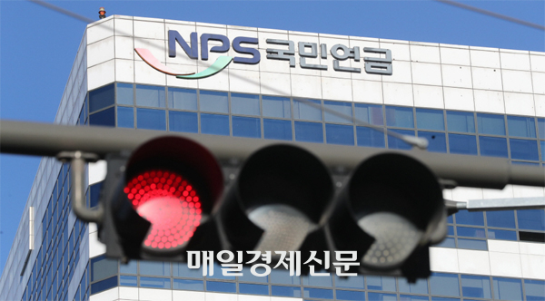 “국민연금 정말 못 받나요?”…빨라지는 고갈 시점에 2030 뿔났다 “국민연금 정말 못 받나요?”…빨라지는 고갈 시점에 2030 뿔났다