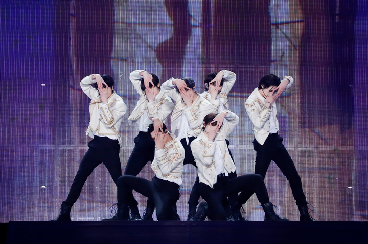 <b>엔하이픈</b>, 日 돔콘서트.. 8만명 운집