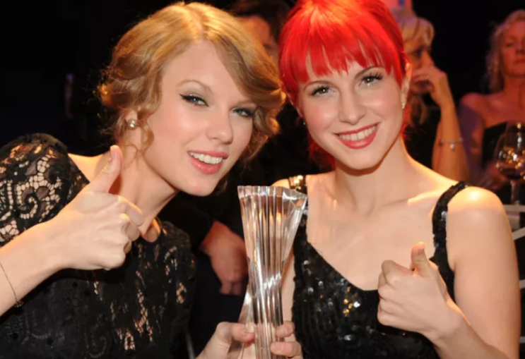 Hayley Williams는 Taylor Swift가 그녀에게 19살 때 캐롤 킹처럼 되고 싶다고 말했습니다 Hayley Williams는 Taylor Swift가 그녀에게 19살 때 캐롤 킹처럼 되고 싶다고 말했습니다