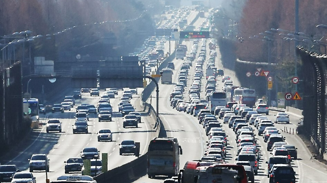 설날 연휴 귀경 대란…알아두면 유용한 車보험 활용법은