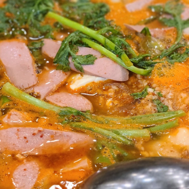  내돈내먹 두리 의정부 부대고기 , 깔끔한 맛?소주가 어울리는 소세지구이랑 부대찌개