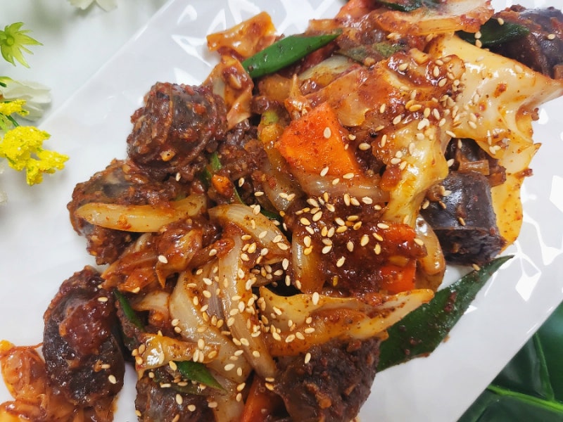 매콤한 순대볶음 만드는법 남은 순대를 이용하여 볶아낸 술안주 매운순대볶음 레시피 소주안주 혼술안주로도 좋지만 밥반찬으로도 굿 ...